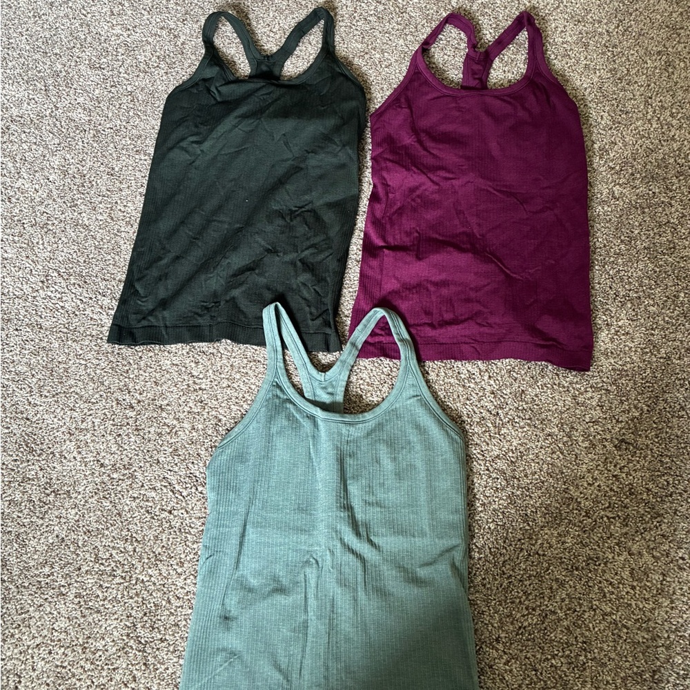 Lululemon ebb to tank size 4- 3 for 1 price !!!!